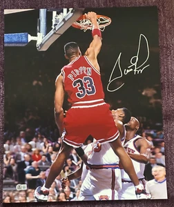 SCOTTIE PIPPEN Signed Chicago BULLS 16x20 PHOTO Beckett Auth. BAS - Picture 1 of 3