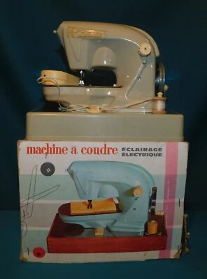 ANCIEN JOUET . MACHINE A COUDRE MACOUSETTE AVEC MOTEUR . MACOUSETTE réf 118 MEP - Photo 1/4