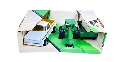 #5504 Ertl John Deere Farm to Market Set Pick-Up Tractor Wagon~ 1:16 Die Cast - Image 1 of 4