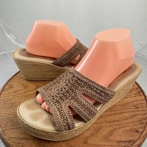 SANDALIAS DE CUÑA SBICCA para mujer 10 marrones con gran patrón BONITO ASPECTO hechas en EE. UU. - Imagen 1 de 11