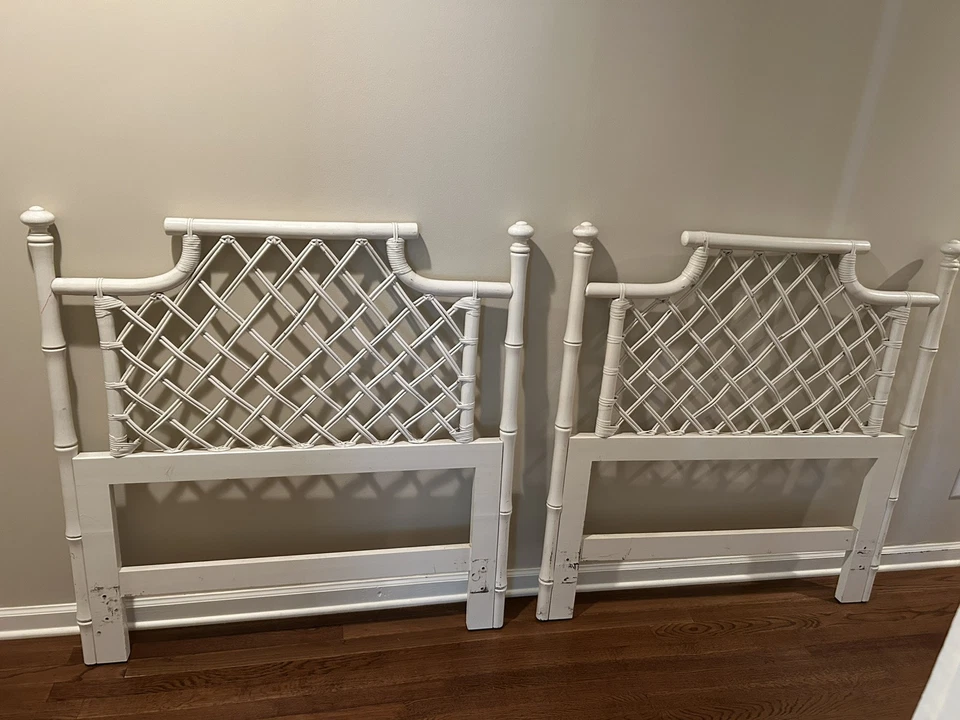 Cabeceros Ficks Reed Twin Blanco Original Estilo Pagoda Imitación Bambú Foto 1 de 4