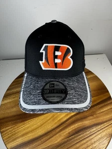 New Era Cincinnati Bengals On Field Training 39THIRTY Stretch Flex Fit Hat M/L - Picture 1 of 12