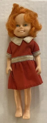 Figura de juguete vestido rojo muñeca bebé Annie huérfana pequeña huérfana Knickerbocker de colección de los años 80 Foto 1 de 4