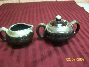 BRAUN TROPFGLASUR 2 TEILIGES SET ZUCKERDOSE MIT DECKEL & SAHNEKÄNNCHEN GEBRAUCHT UNBEKANNTER HERSTELLER  - Bild 1 von 1