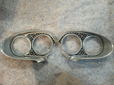 Lincoln Continental 1960 conjunto de biseles de faros OEM con moldura cromada Foto 1 de 4