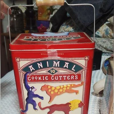 VINTAGE WILLIAMS SONOMA 10 ANIMAL COOKIE CUTTERS SET - Image 1 of 4