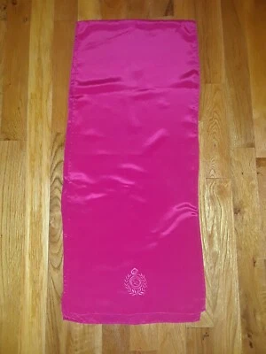 Шарф продолговатый Liz Claiborne однотонный ярко-розовый герб 100% шелк 54 дюйма - Изображение 1 из 3