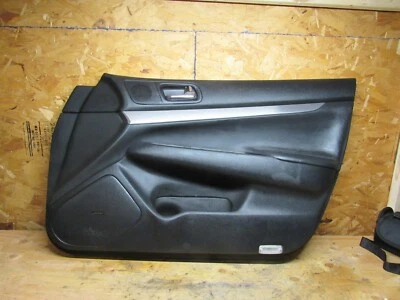 Infiniti G37 2009-2013 sedán paso delantero derecho. Panel de puerta interior lateral negro Foto 1 de 4