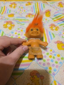 Vintage Russ 3" Indian Brave Native American Troll Doll RARE - Bild 1 von 3