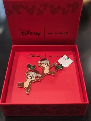Disney X BaubleBar Chip and Dale Pendientes Sombrero de Papá Noel Acebo Navidad Vacaciones ¡NUEVO! Foto 1 de 4