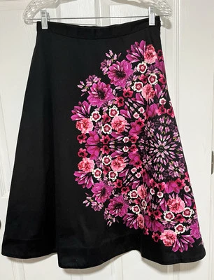 Falda Vintage 6 Flor Negra Mandala Chica Punk Años 90 Look Divertido Coqueto Ajuste Acampanado Foto 1 de 4