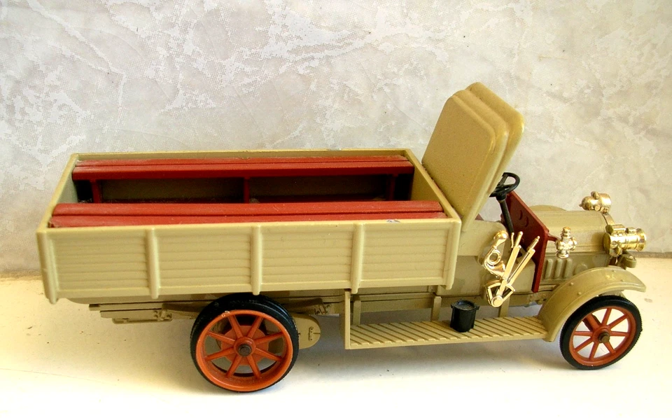 FIAT 18 BL 1914 autocarro scoperto pick-up 1/43 RIO 18bl camion - da sistemare - Immagine 1 di 4