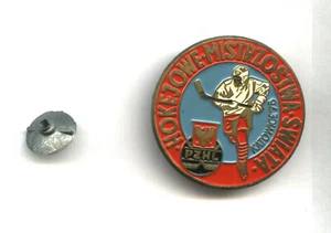 ICE HOCKEY WORLD CHAMPIONSHIPS 1976 pin POLAND black face version - Picture 1 of 2