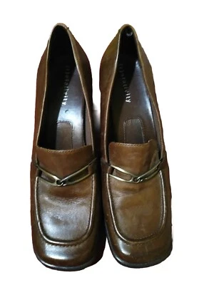 Sapatos femininos Sarah (r) relativity 8,5 M marrom bom estado ótimo par de sapatos - Imagem 1 de 4