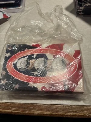 State Quarter Set 2005 Platinum, Gold, Denver, and Philadelphia Mints. Boxes/COA - Image 1 of 3