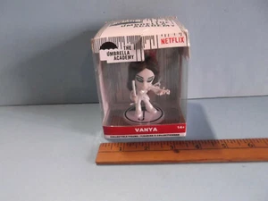 VANYA The Umbrella Academy Exclusive Netflix Xtreme Play Figure "Box Issues" - Bild 1 von 10