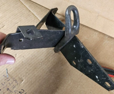 Nuevo de Lote Antiguo Refrigerado por Aire Tipo 4 Volkswagen Parachoques Trasero Soporte Gancho de Remolque Alemán RARO A Foto 1 de 4