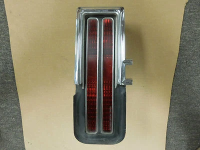 Oldsmobile 98 1968 luz trasera izquierda Foto 1 de 4