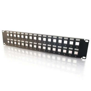 Panel de parche multimedia/clave en blanco de 32 puertos-C2G - Imagen 1 de 5
