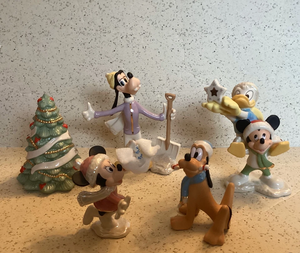 897079 Disney Winter Fun 5-Piece Figurine Set Christmas & Holiday Decor