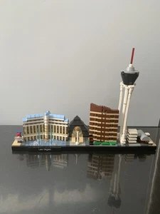 LEGO ARCHITECTURE: Las Vegas (21047) - Picture 1 of 4