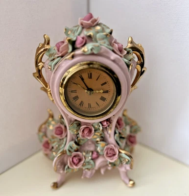 复古德国 8 英寸高 Louis Pierlot 瓷书桌时钟玫瑰小屋核心 — 第 1/4 张图片