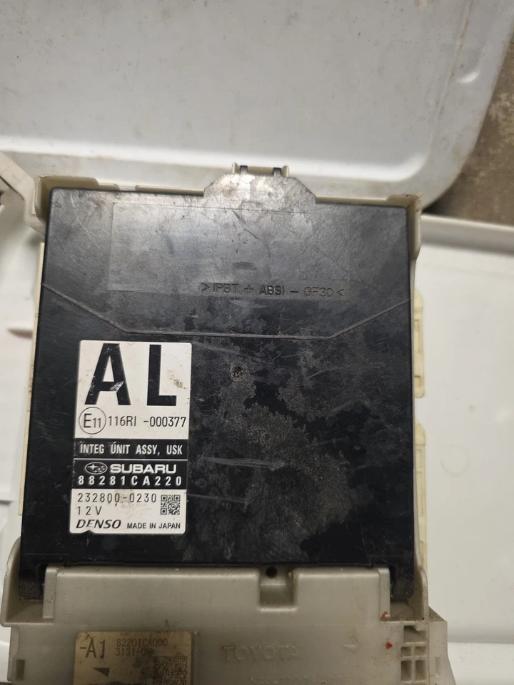 15-16 斯巴鲁 BRZ 熔断器盒接线原始设备制造商 88281CA220 模块 223-15a2 "无保险丝" — 第 1/3 张图片