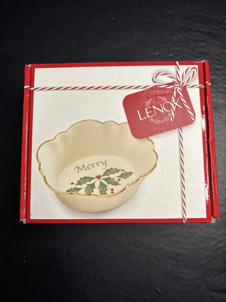LENOX HOLIDAY PLATO ESTRIADO OVALADO "FELIZ" BAYAS DE ACEBO NAVIDAD BORDE DORADO 4,75” Foto 1 de 4
