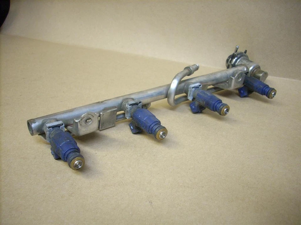 Carril de combustible e inyectores VW/Audi B5 Passat/A4 AUG/AWM 1.8T Foto 1 de 1