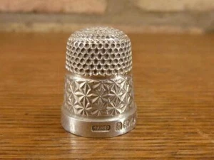 Un bonito dedal Henry Griffith vintage talla 15 plata con sello Birmingham 1925 - Imagen 1 de 1