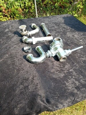 ODD LOT VINTAGE PLUMBING PARTS - Image 1 of 4