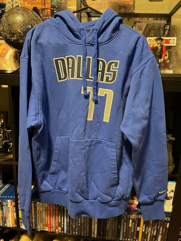 Luka Doncic Dallas Mavericks Nike Name & Number Pullover Hoodie Men's Medium Cover