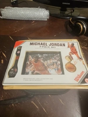 Michael Jordan Juego de 3 Piezas Reloj, Cartera, Llavero.  Parcialmente precintado. Foto 1 de 4