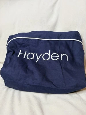 Silla Pottery Barn Kids Anywhere azul con cubierta de sarga blanca solo “Hayden” Foto 1 de 3