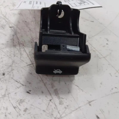 Interruptor de palanca de liberación de pestillo de capó Ford Taurus 2019 2018 2017 2016 2015  Foto 1 de 4