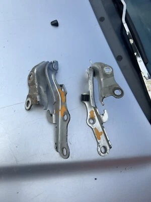 Toyota 4Runner 2003-2009 bisagras de capó plateadas  original Toyota Foto 1 de 4