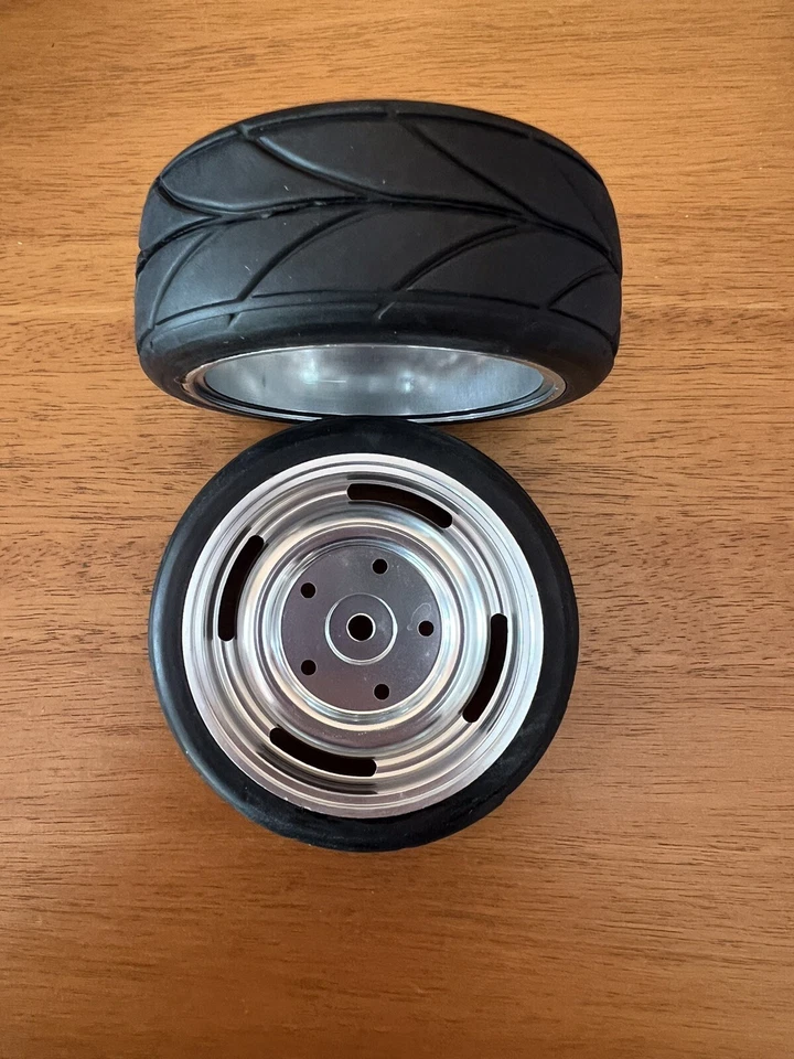 1 paire de pneus + jantes alu 1-10 voiture rc Touring - MT160643 - Photo 1/2