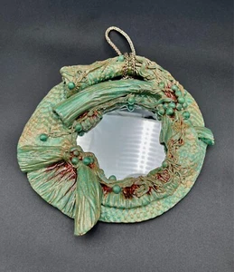 Espejo de cerámica Janet McGregor Dunn - 9,25” arte esculpido verde/marrón - único** - Imagen 1 de 8