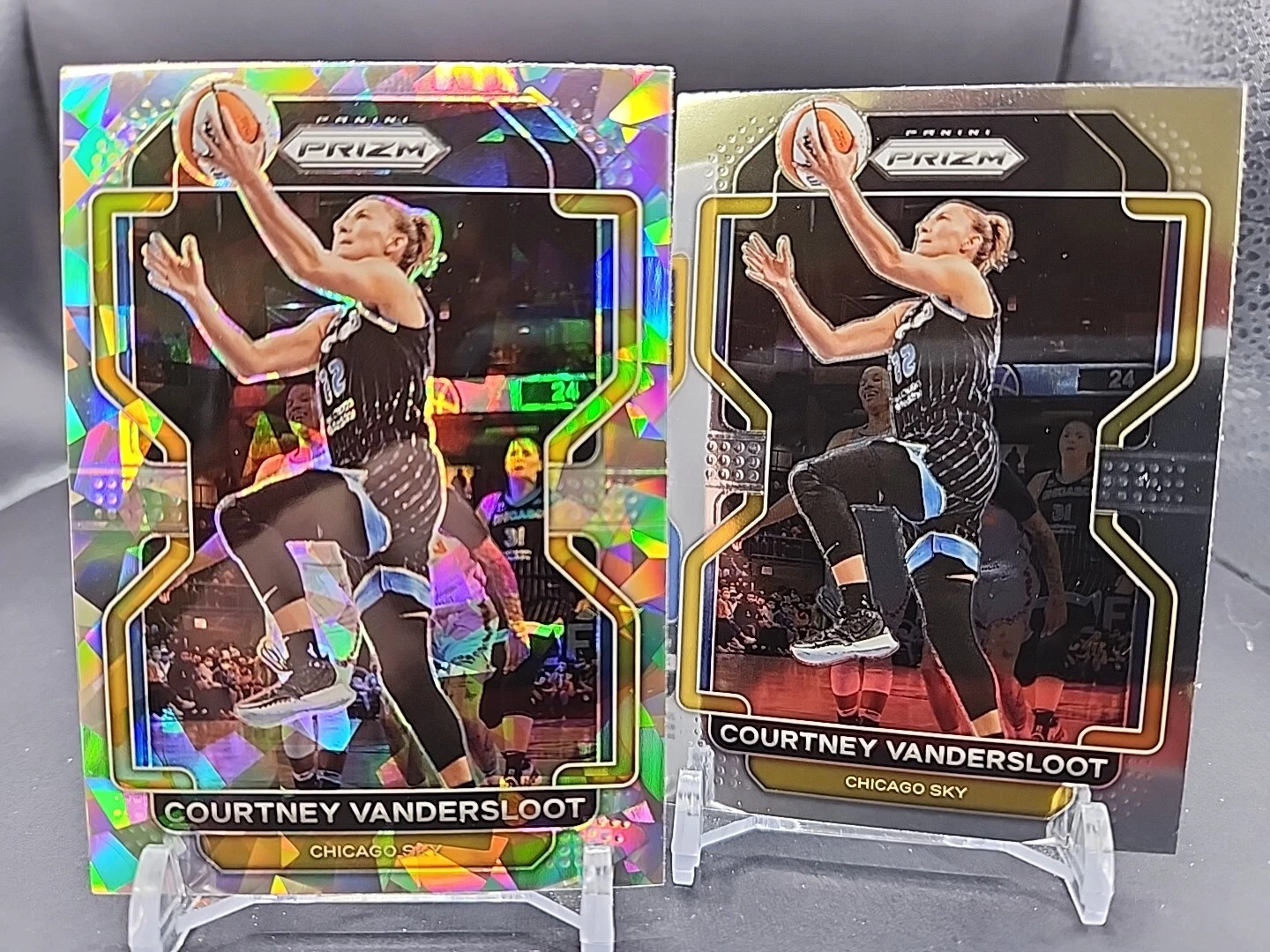 Courtney Vandersloot - 2022 Prizm WNBA - Cracked Ice And Base #103 - Chicago Sky