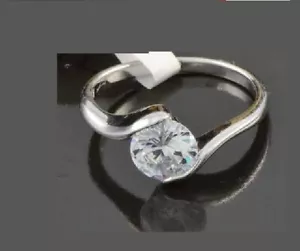 18K White Gold Plated Women Wedding/Egagement Cubic Zirconia Ring- Size 6 - Picture 1 of 2