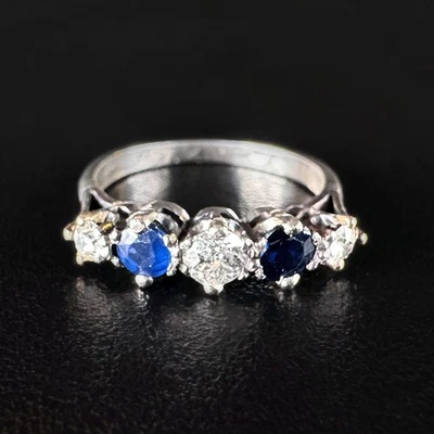 Anillo de platino con zafiros y diamantes Foto 1 de 3