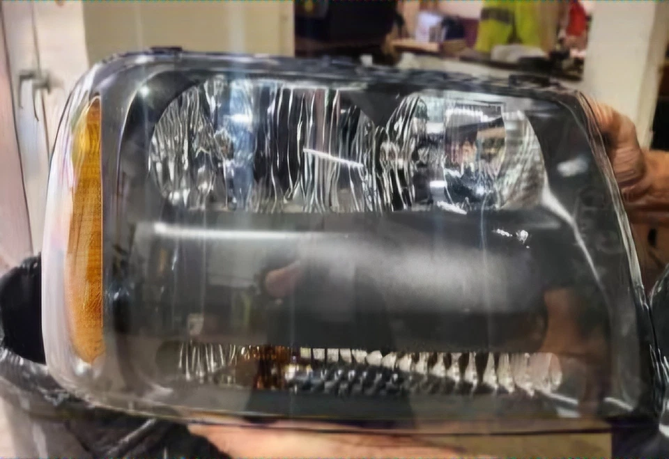 Conjunto de faros laterales para pasajeros GM 25970908 para Chevy Trailblazer 2006-2009 Foto 1 de 1