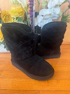 UGG 1012391 Tania kurze Winterstiefel schwarz Wildleder Lammfellmanschette Größe 7 (UGG100 - Bild 1 von 7