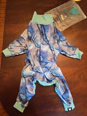 Pijama ligero diente y miel, azul jaspeado mediano, UPF 30+ sol, nunca usado Foto 1 de 4