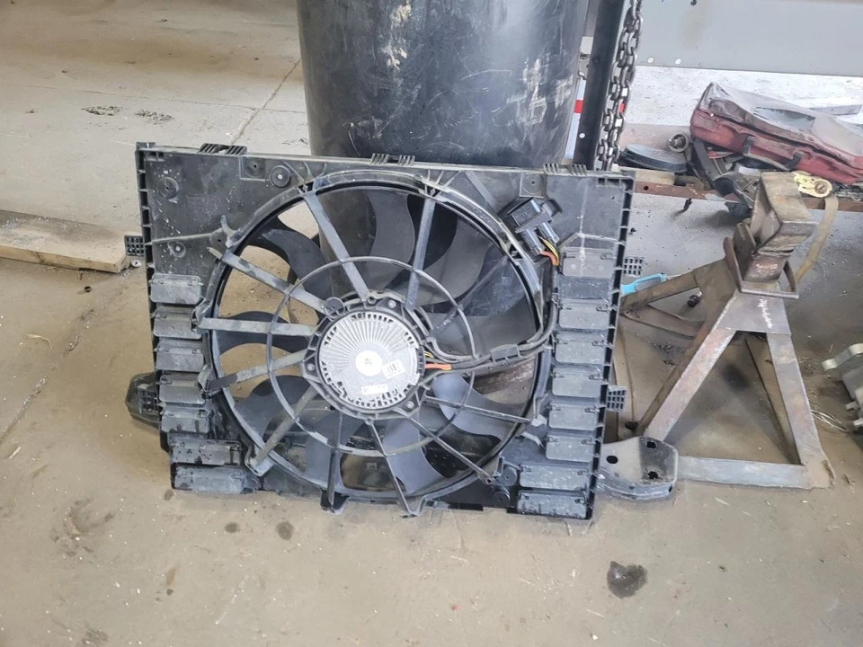 Radiator Fan Motor Fan Assembly Fits 11-18 PORSCHE CAYENNE 1984257 Foto 1 de 1