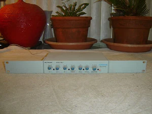 Furman MM3, 4 Channel Mixer, with Equalizer, Stereo Output, Vintage Rack - Picture 1 of 12