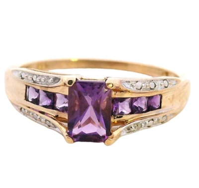 Elegant 9ct Yellow Gold Amethyst and Diamond Ring with Channel-Set Gemstones - Image 1 of 4