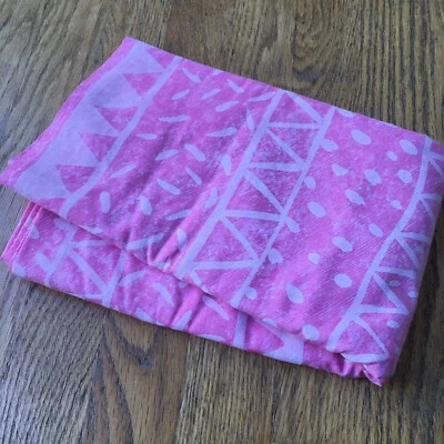 Tela de algodón geométrica rosa de dos tonos 2,75 yardas Foto 1 de 3