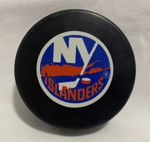 NY Islanders Hockey Puck Official NHL made in Slovakia by Vegum - Bild 1 von 7