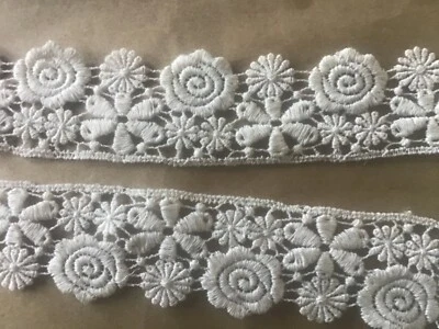 9 3/4 YDS SCALLOPED ECRU FLORAL COTTON VENISE LACE EDGE  Foto 1 de 3